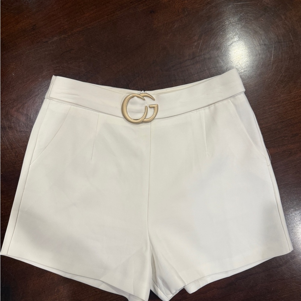 High Waist White Shorts with Gold Detail Tailor Look
